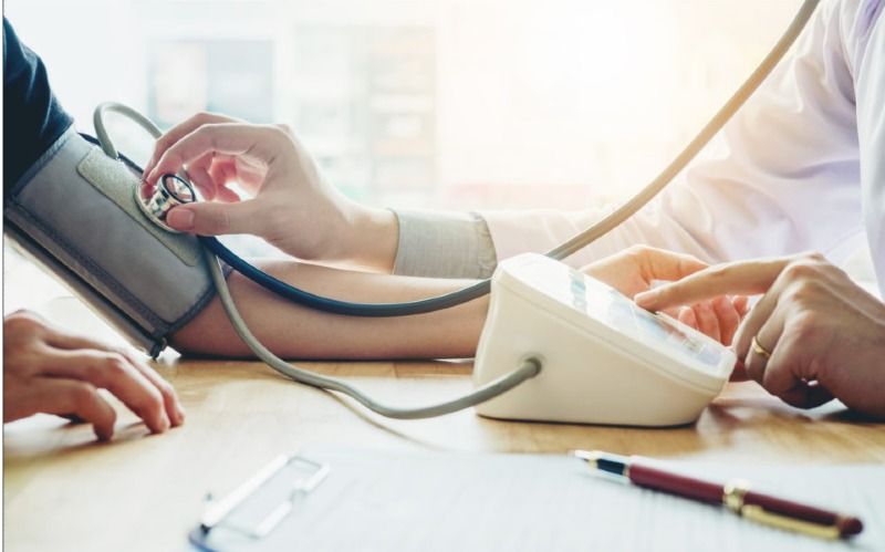 Tensioni i lartë dhe rreziku i sëmundjeve kardiovaskulare: Çfarë duhet të dini Tensioni i lartë dhe rreziku i sëmundjeve kardiovaskulare: Çfarë duhet të dini